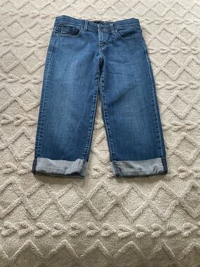 Levi's Medium Blue Boyfriend Capri Jeans 525. ( Perfect Waist ) Sz 6.